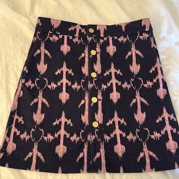 C. Wonder Dresses & Skirts - C. Wonder navy blue & pink arrow pattern skirt w/ gold buttons- size 0 - EUC